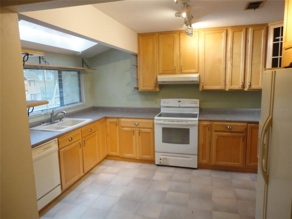 В аренду: $2,200 (3 спален, 2 ванн, 1579 Квадратных фут)