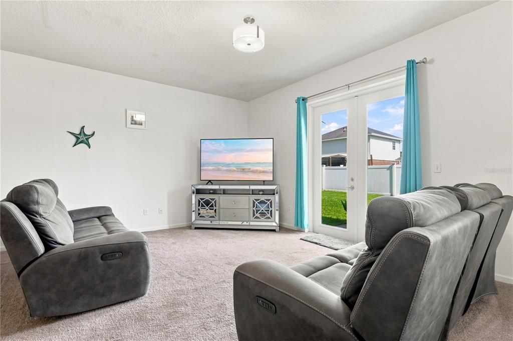 For Sale: $325,000 (4 beds, 2 baths, 1960 Square Feet)