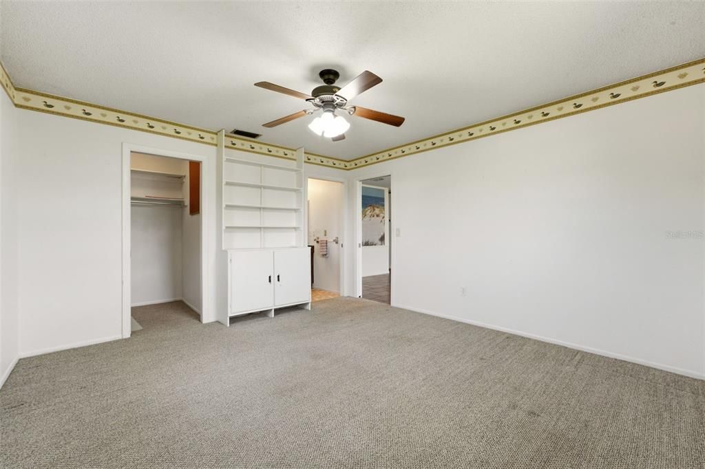 For Sale: $198,800 (2 beds, 2 baths, 1300 Square Feet)