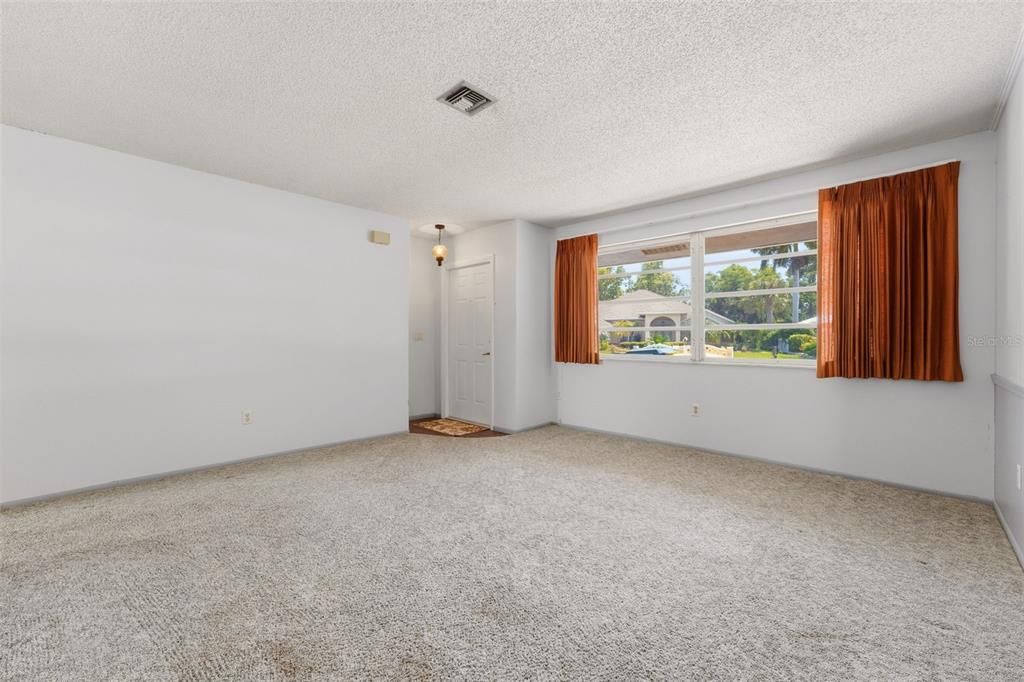 For Sale: $198,800 (2 beds, 2 baths, 1300 Square Feet)