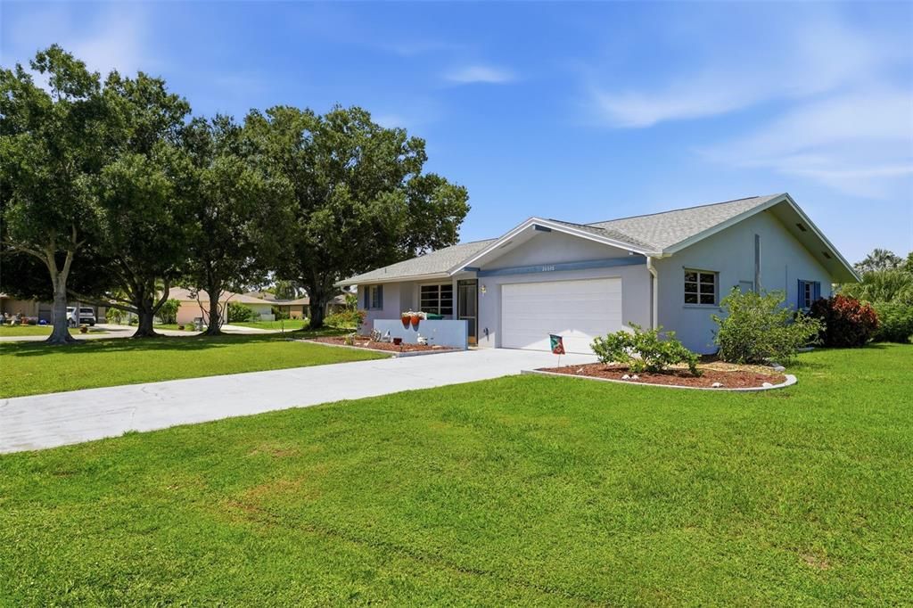 For Sale: $198,800 (2 beds, 2 baths, 1300 Square Feet)
