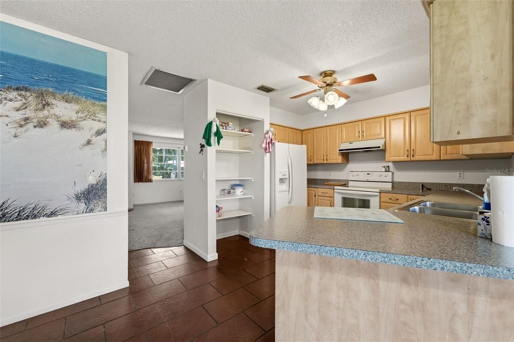 For Sale: $198,800 (2 beds, 2 baths, 1300 Square Feet)