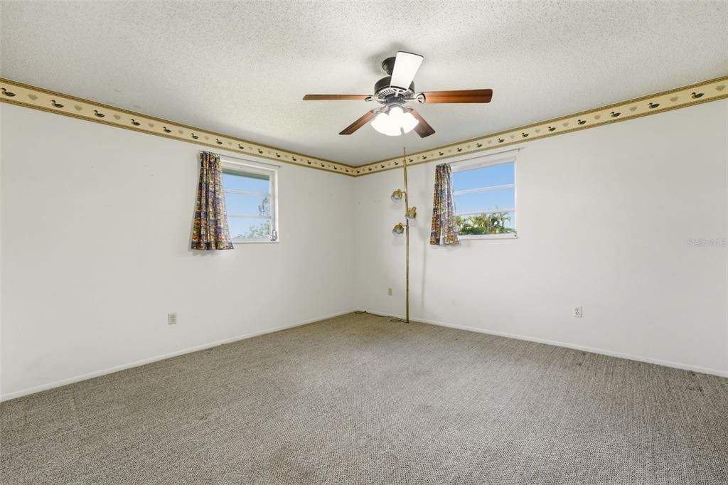For Sale: $198,800 (2 beds, 2 baths, 1300 Square Feet)