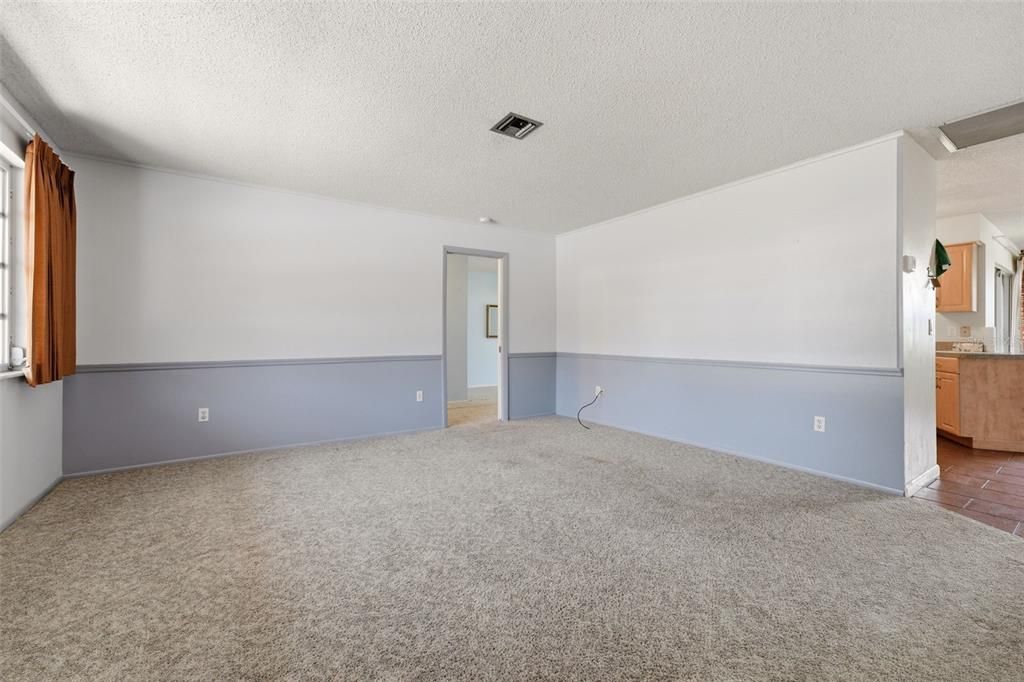 For Sale: $198,800 (2 beds, 2 baths, 1300 Square Feet)