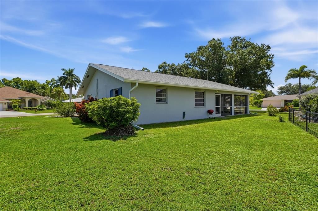 For Sale: $198,800 (2 beds, 2 baths, 1300 Square Feet)