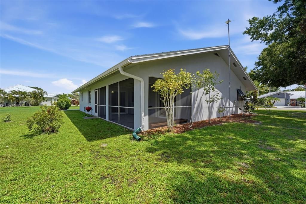 For Sale: $198,800 (2 beds, 2 baths, 1300 Square Feet)