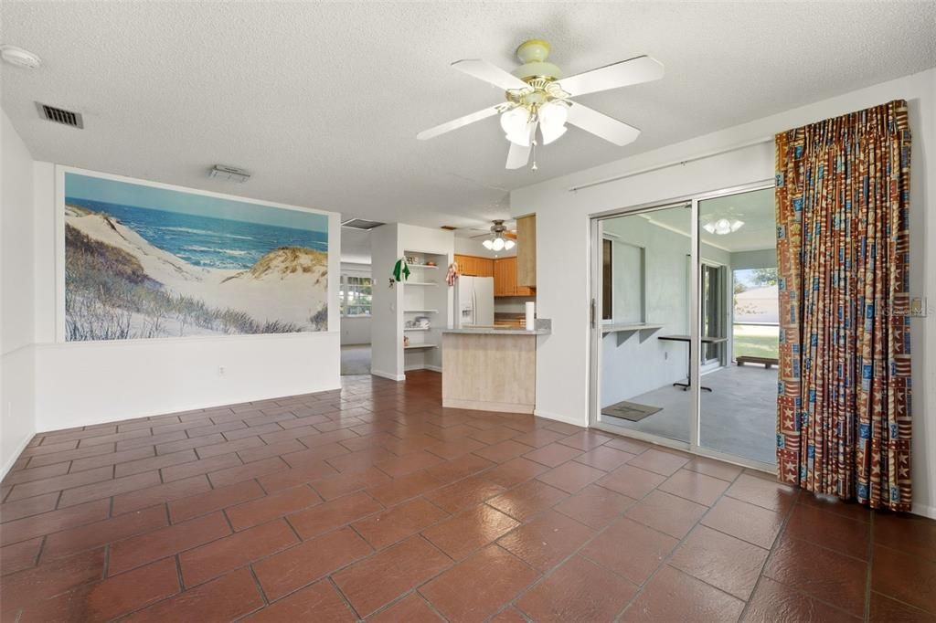 For Sale: $198,800 (2 beds, 2 baths, 1300 Square Feet)