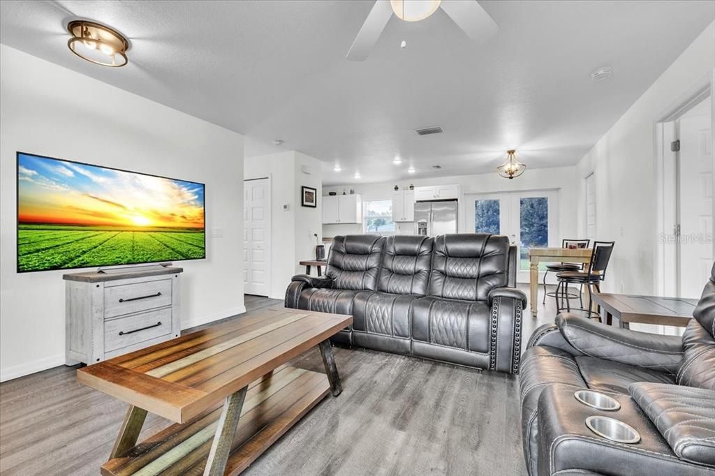 For Sale: $259,000 (2 beds, 2 baths, 1112 Square Feet)