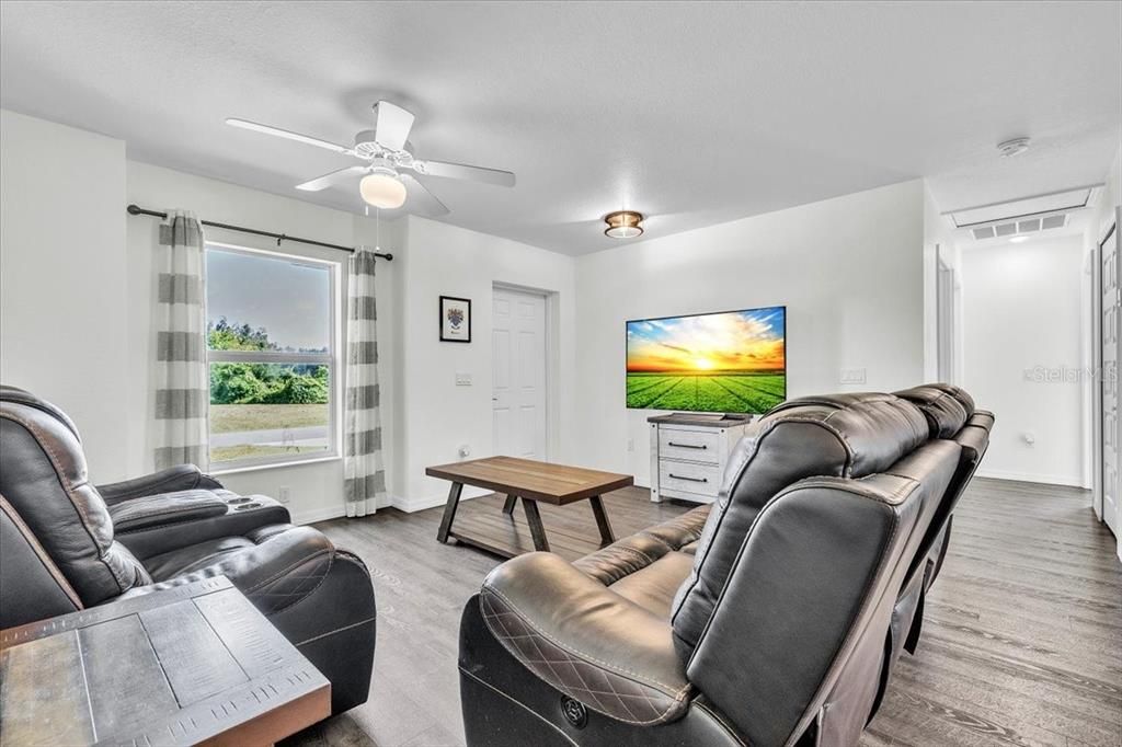 For Sale: $259,000 (2 beds, 2 baths, 1112 Square Feet)