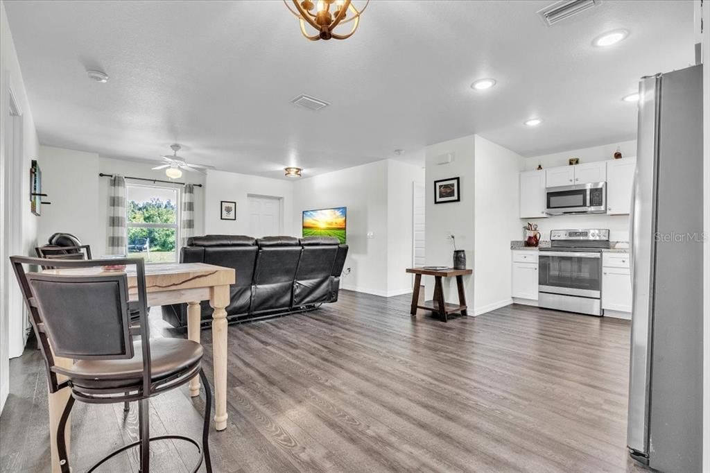 For Sale: $259,000 (2 beds, 2 baths, 1112 Square Feet)