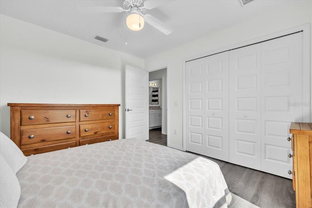 For Sale: $259,000 (2 beds, 2 baths, 1112 Square Feet)