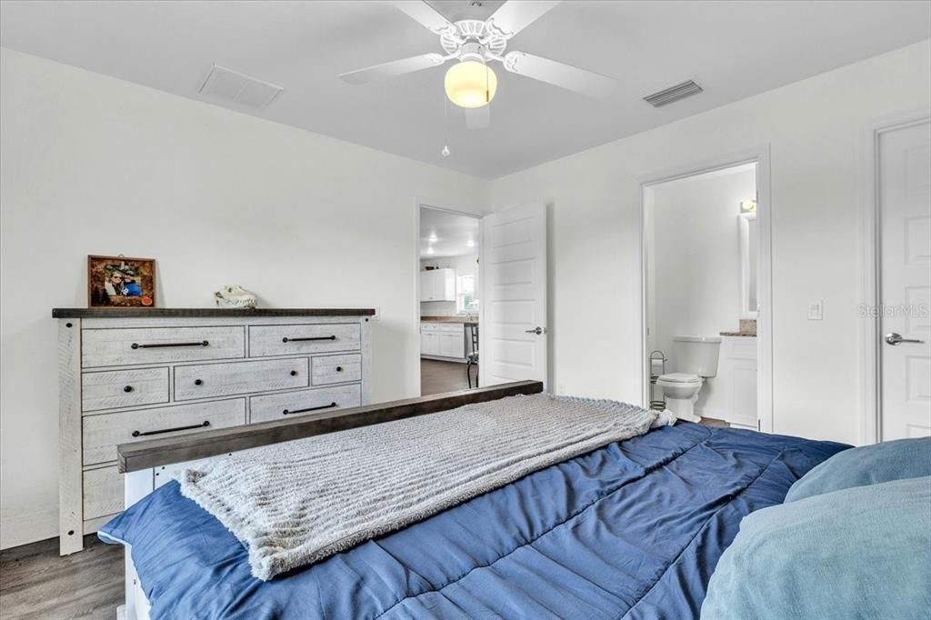 For Sale: $259,000 (2 beds, 2 baths, 1112 Square Feet)