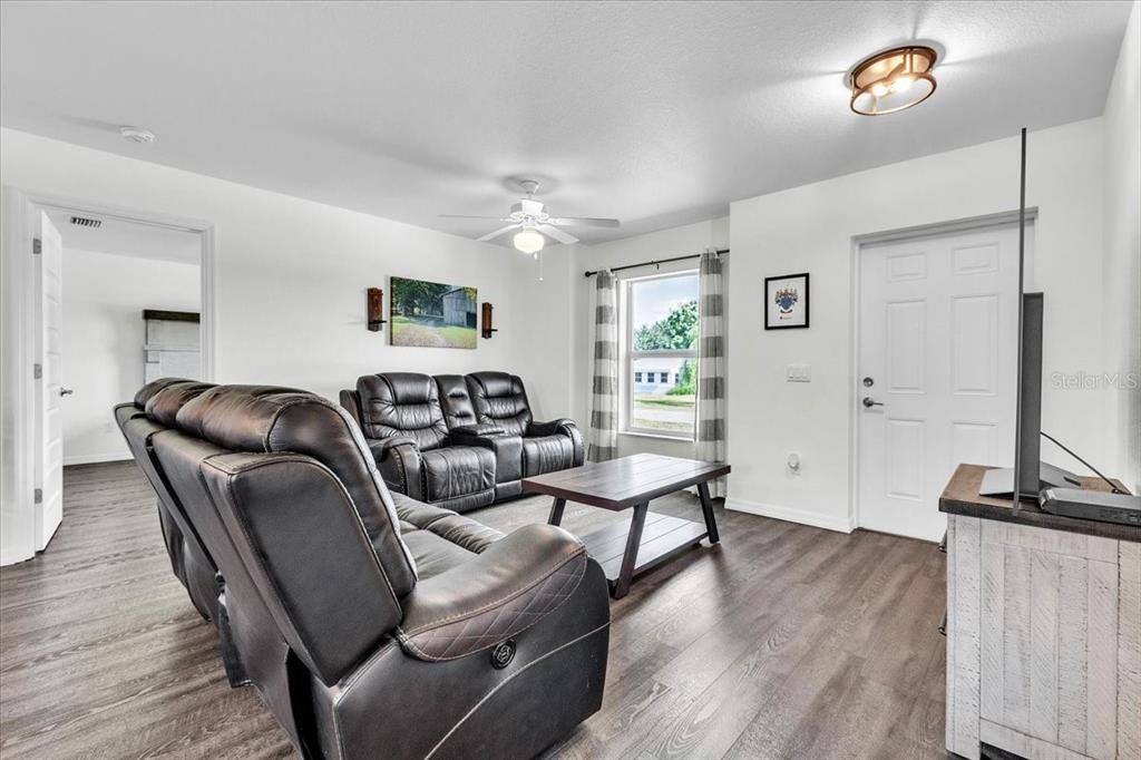 For Sale: $259,000 (2 beds, 2 baths, 1112 Square Feet)
