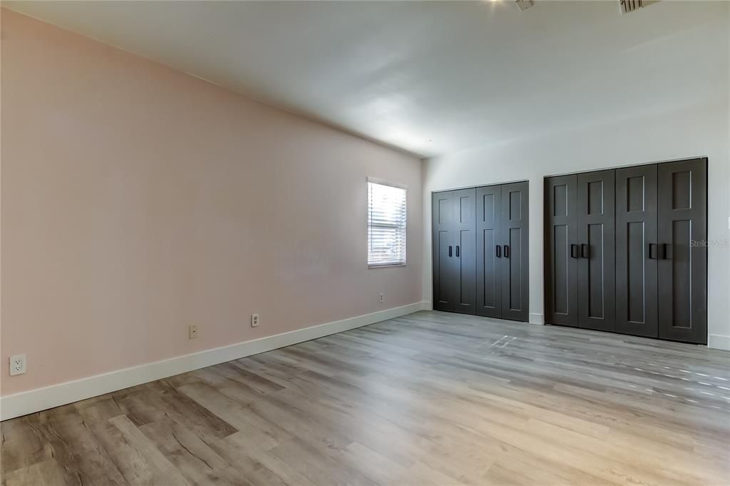 For Sale: $519,000 (4 beds, 2 baths, 1586 Square Feet)