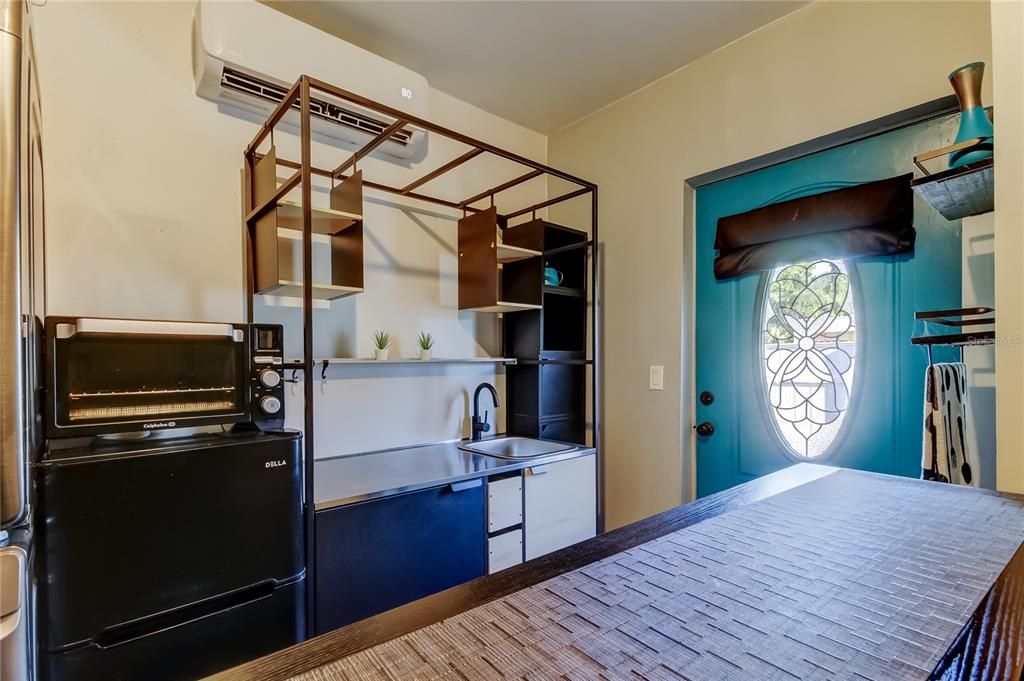For Sale: $519,000 (4 beds, 2 baths, 1586 Square Feet)