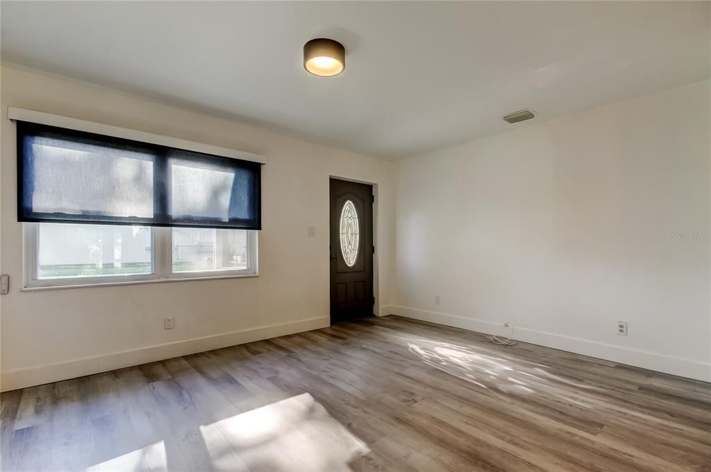 For Sale: $519,000 (4 beds, 2 baths, 1586 Square Feet)