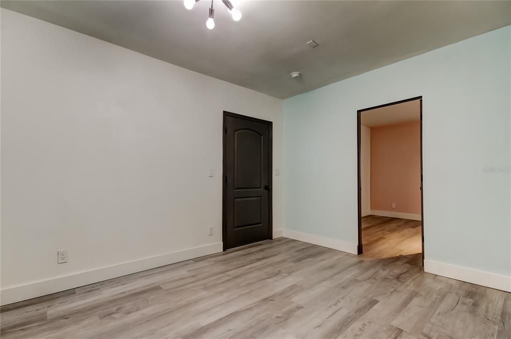 For Sale: $519,000 (4 beds, 2 baths, 1586 Square Feet)