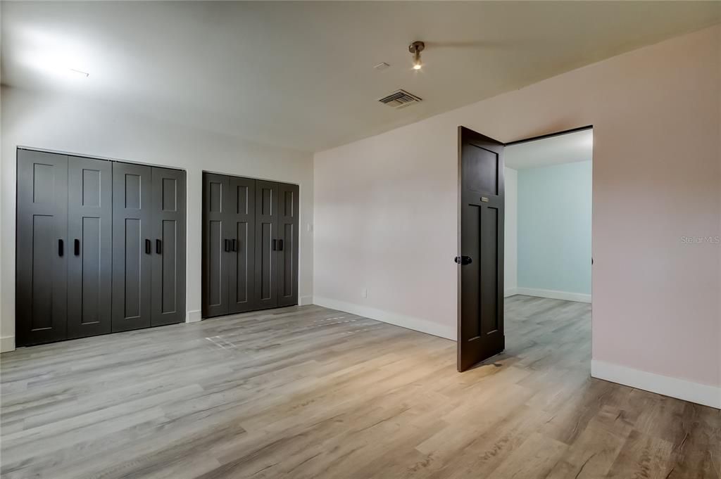 For Sale: $519,000 (4 beds, 2 baths, 1586 Square Feet)