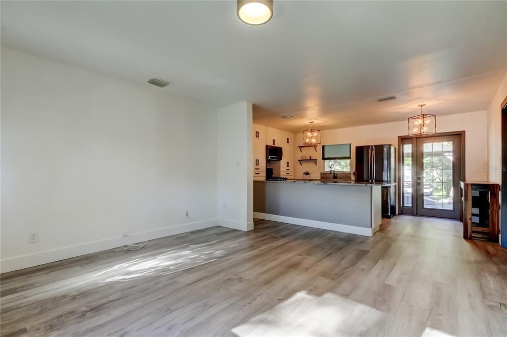 For Sale: $519,000 (4 beds, 2 baths, 1586 Square Feet)