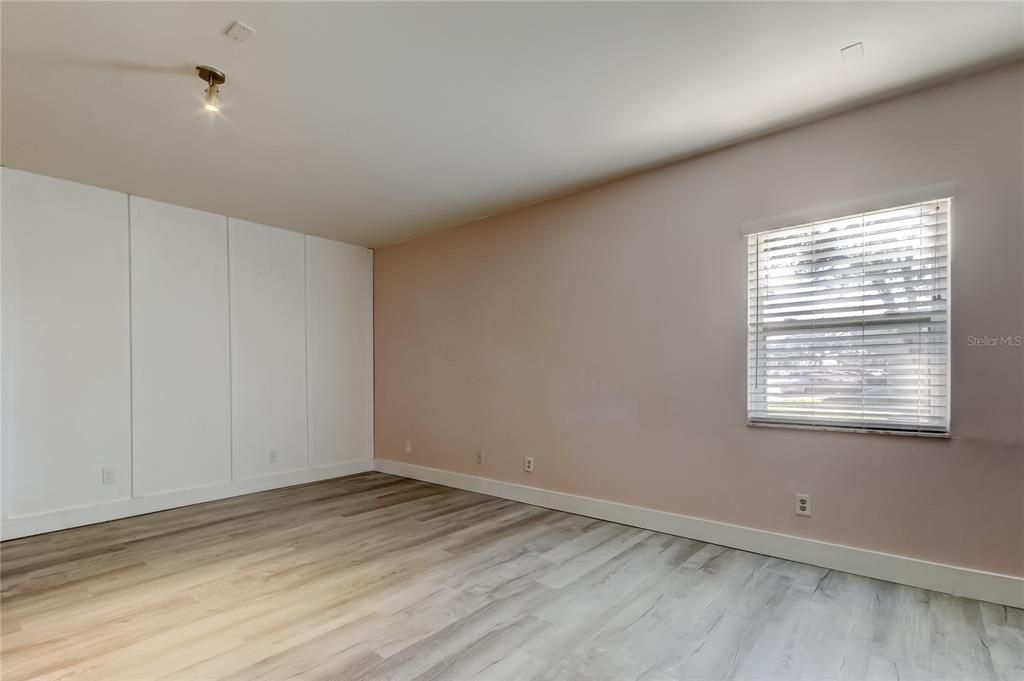 For Sale: $519,000 (4 beds, 2 baths, 1586 Square Feet)