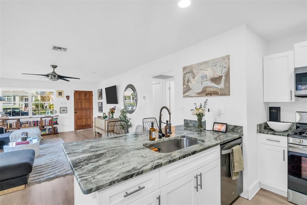 En Venta: $499,000 (3 camas, 3 baños, 1708 Pies cuadrados)