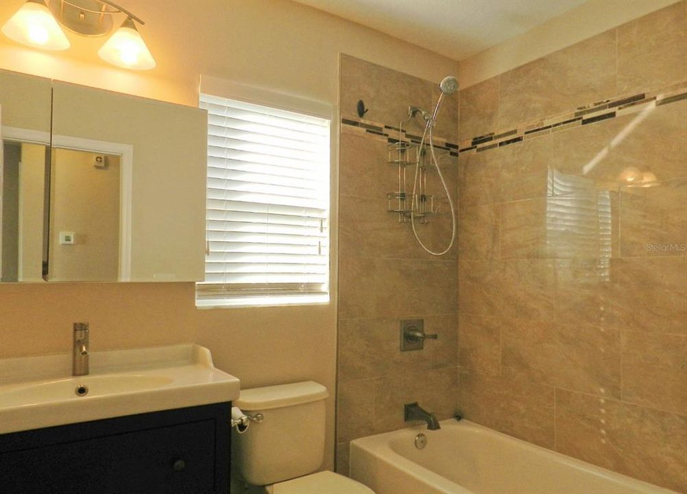 For Rent: $2,200 (3 beds, 2 baths, 1824 Square Feet)