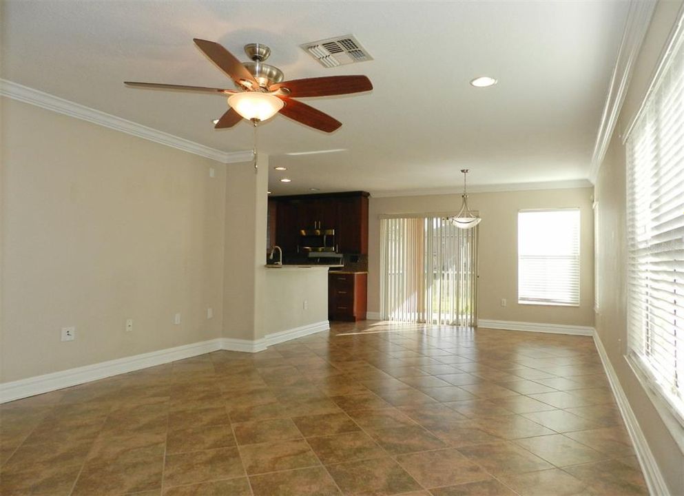 For Rent: $2,200 (3 beds, 2 baths, 1824 Square Feet)