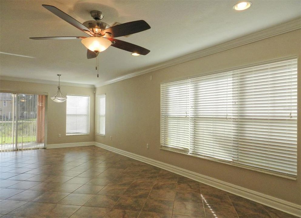 For Rent: $2,200 (3 beds, 2 baths, 1824 Square Feet)