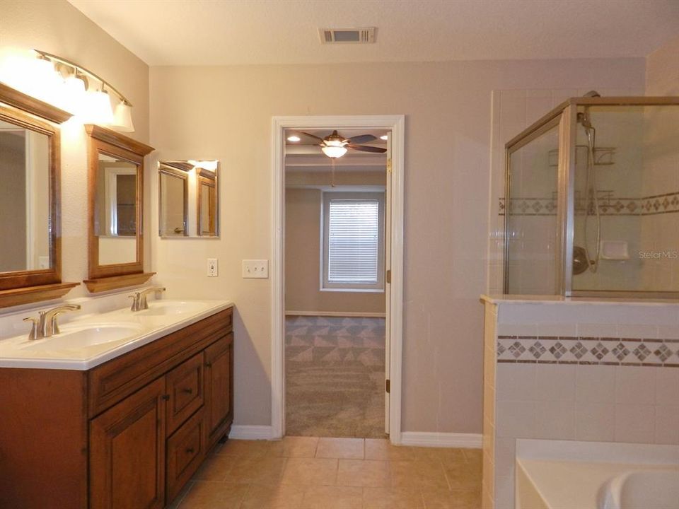 For Rent: $2,200 (3 beds, 2 baths, 1824 Square Feet)
