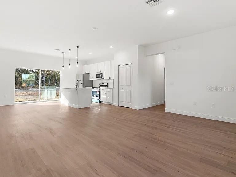 For Sale: $275,000 (4 beds, 2 baths, 1580 Square Feet)