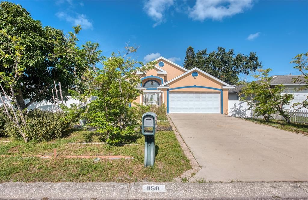 For Sale: $550,000 (3 beds, 2 baths, 2028 Square Feet)