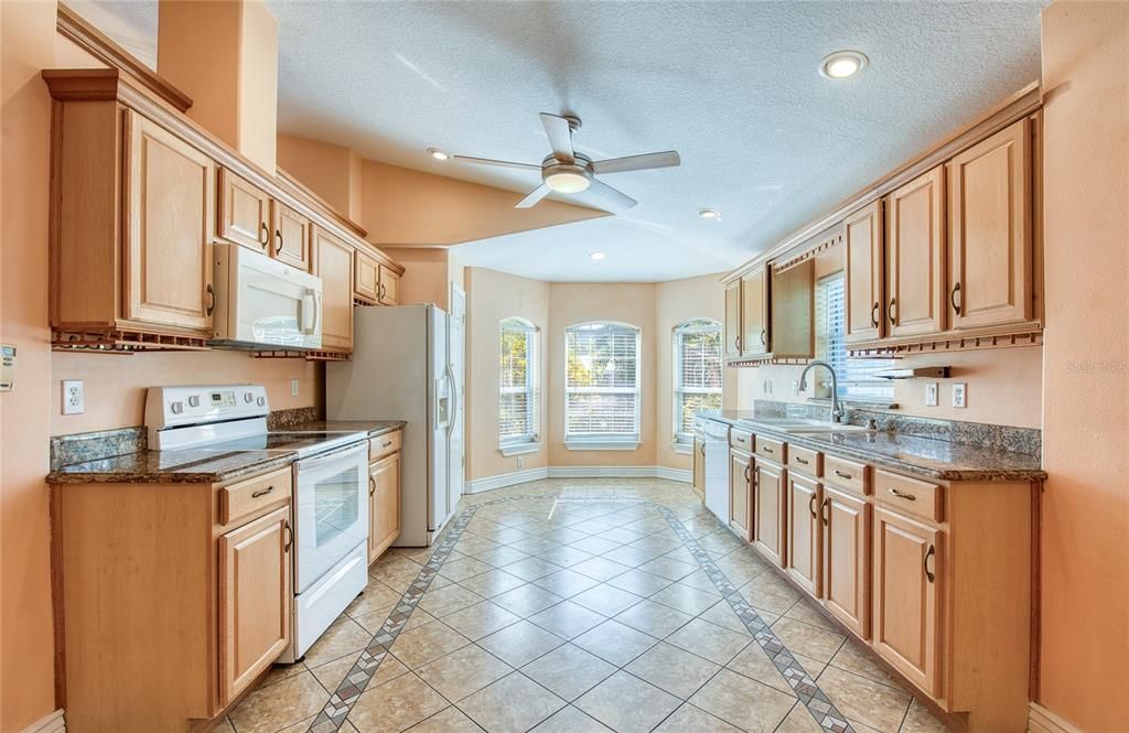 For Sale: $550,000 (3 beds, 2 baths, 2028 Square Feet)