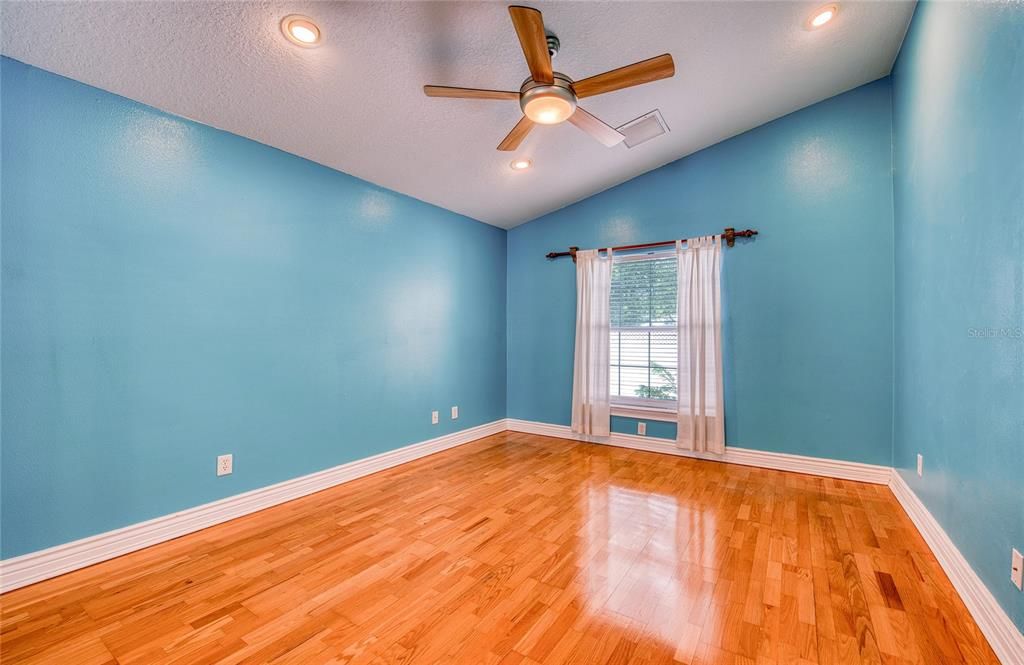 For Sale: $550,000 (3 beds, 2 baths, 2028 Square Feet)