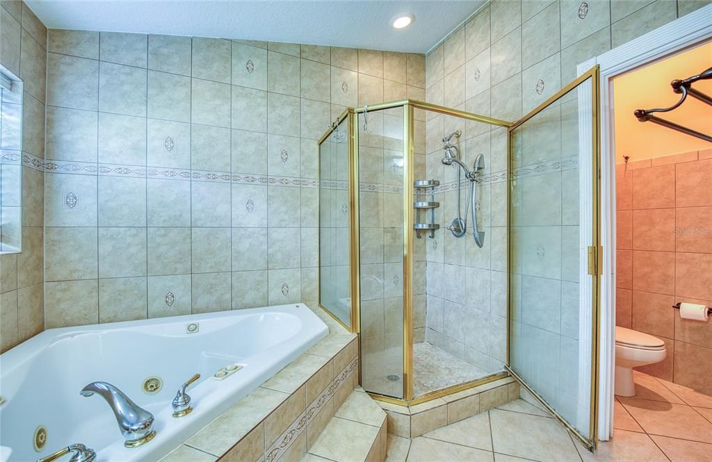 For Sale: $550,000 (3 beds, 2 baths, 2028 Square Feet)