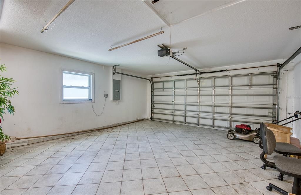For Sale: $550,000 (3 beds, 2 baths, 2028 Square Feet)