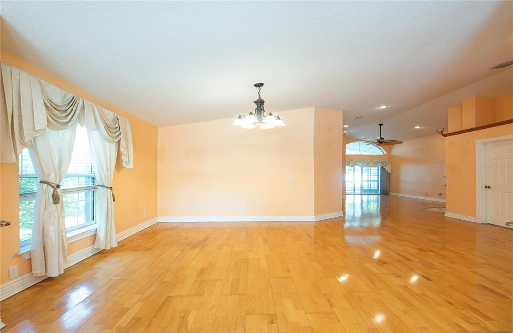For Sale: $550,000 (3 beds, 2 baths, 2028 Square Feet)