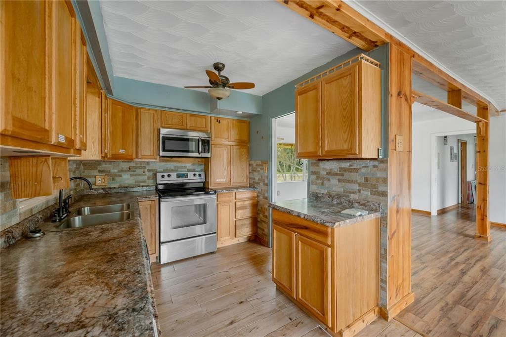 For Sale: $299,900 (3 beds, 1 baths, 1560 Square Feet)