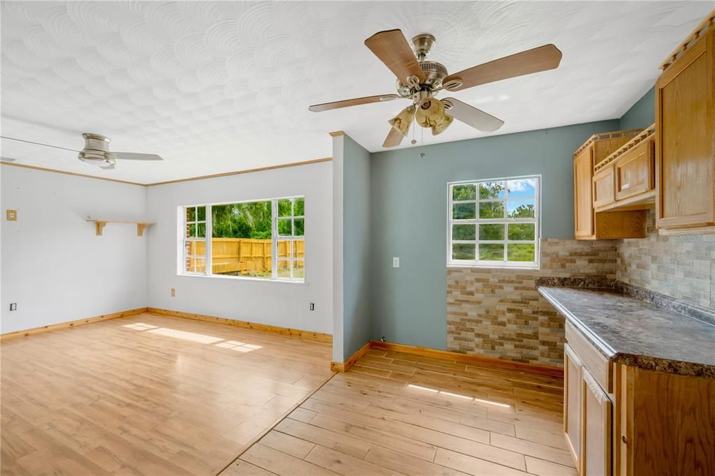 For Sale: $299,900 (3 beds, 1 baths, 1560 Square Feet)