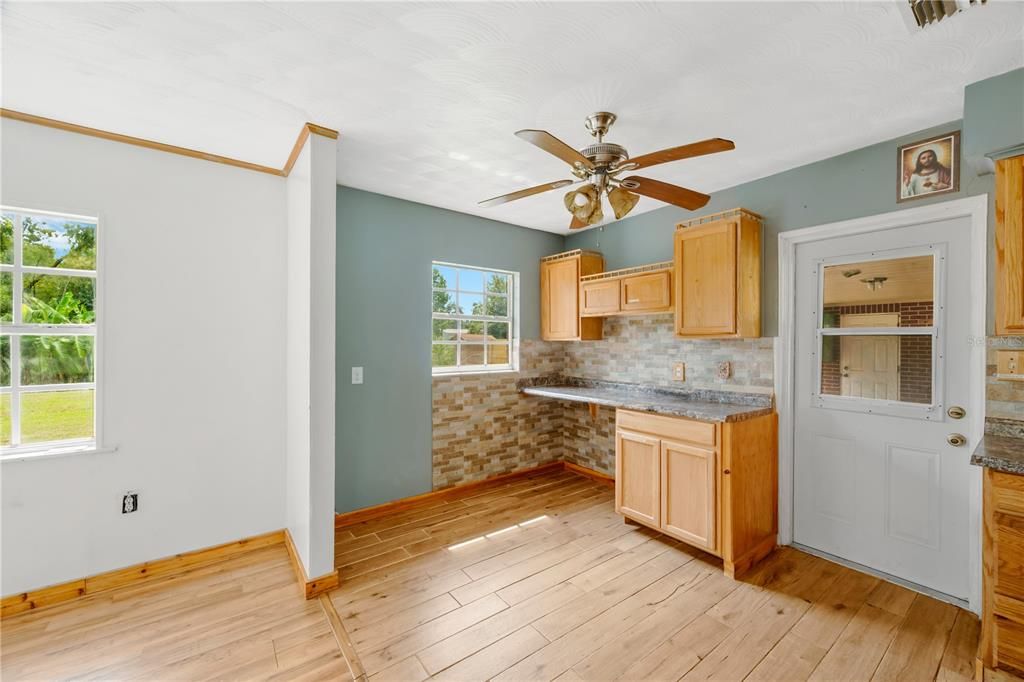 For Sale: $299,900 (3 beds, 1 baths, 1560 Square Feet)