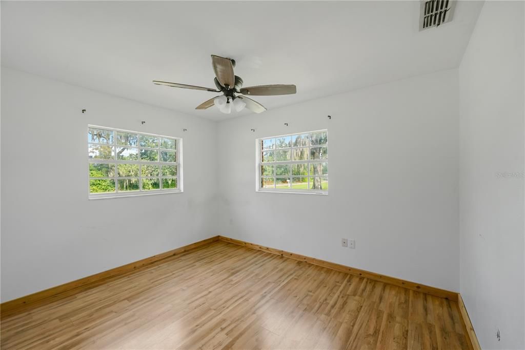 For Sale: $299,900 (3 beds, 1 baths, 1560 Square Feet)