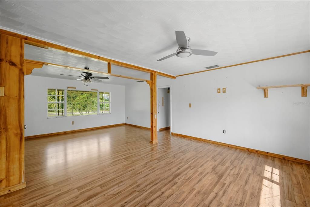 For Sale: $299,900 (3 beds, 1 baths, 1560 Square Feet)