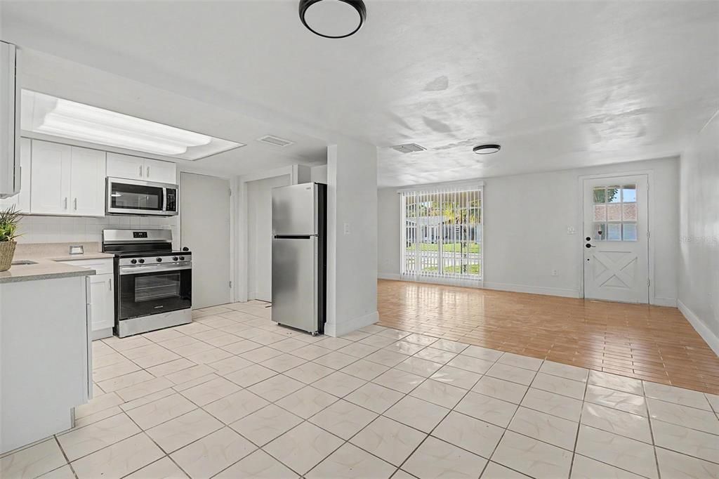 На продажу: $195,000 (2 спален, 1 ванн, 1068 Квадратных фут)