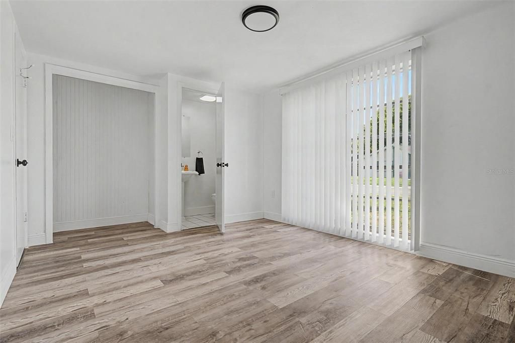 На продажу: $195,000 (2 спален, 1 ванн, 1068 Квадратных фут)