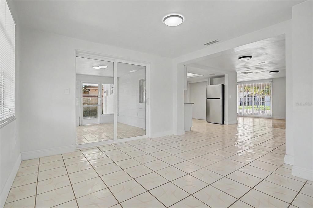 На продажу: $195,000 (2 спален, 1 ванн, 1068 Квадратных фут)