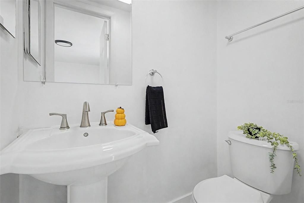 На продажу: $195,000 (2 спален, 1 ванн, 1068 Квадратных фут)