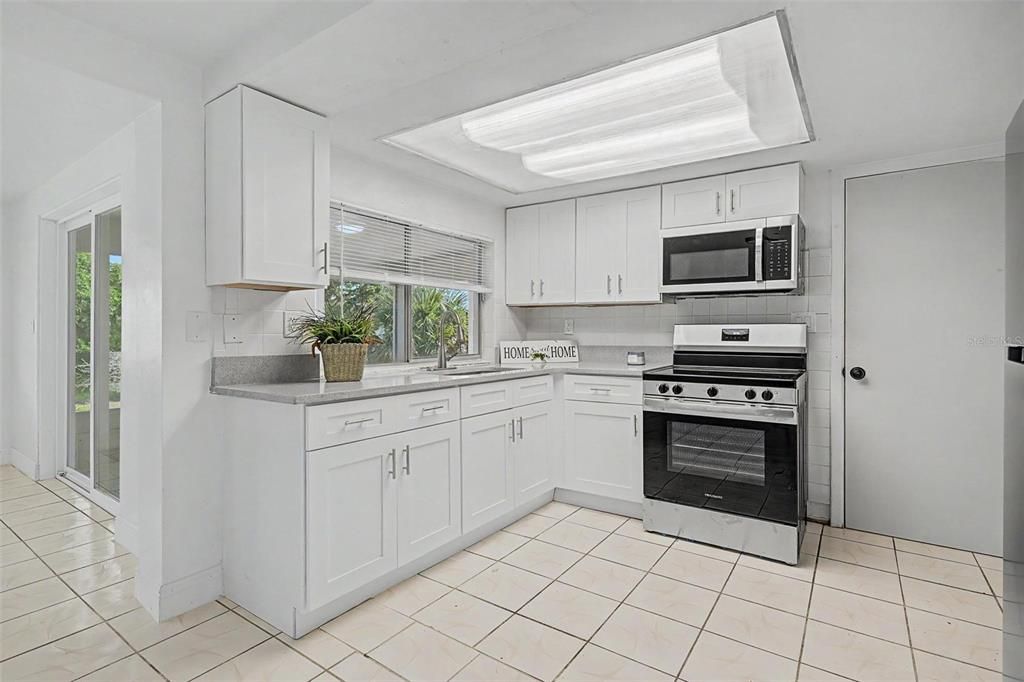 На продажу: $195,000 (2 спален, 1 ванн, 1068 Квадратных фут)