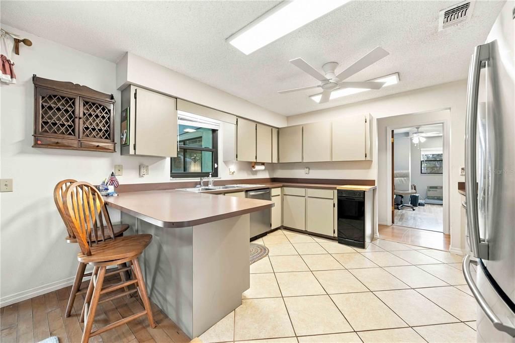 For Sale: $347,500 (3 beds, 2 baths, 1800 Square Feet)