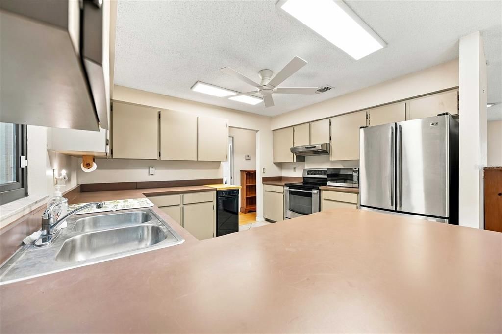 For Sale: $347,500 (3 beds, 2 baths, 1800 Square Feet)