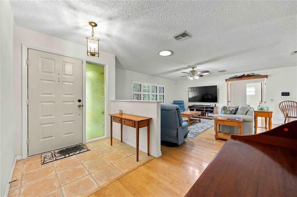 For Sale: $347,500 (3 beds, 2 baths, 1800 Square Feet)