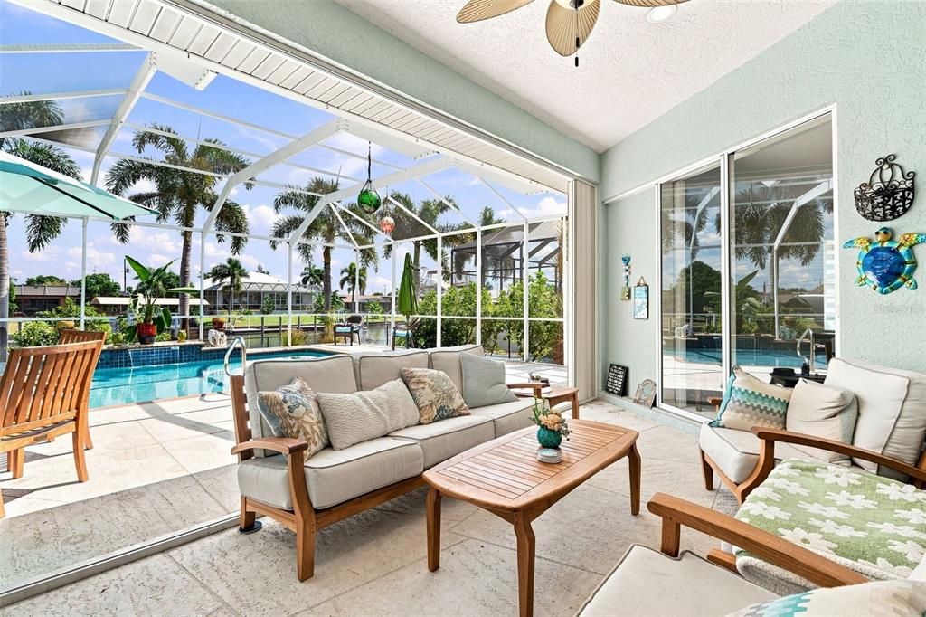 En Venta: $699,000 (3 camas, 2 baños, 2215 Pies cuadrados)